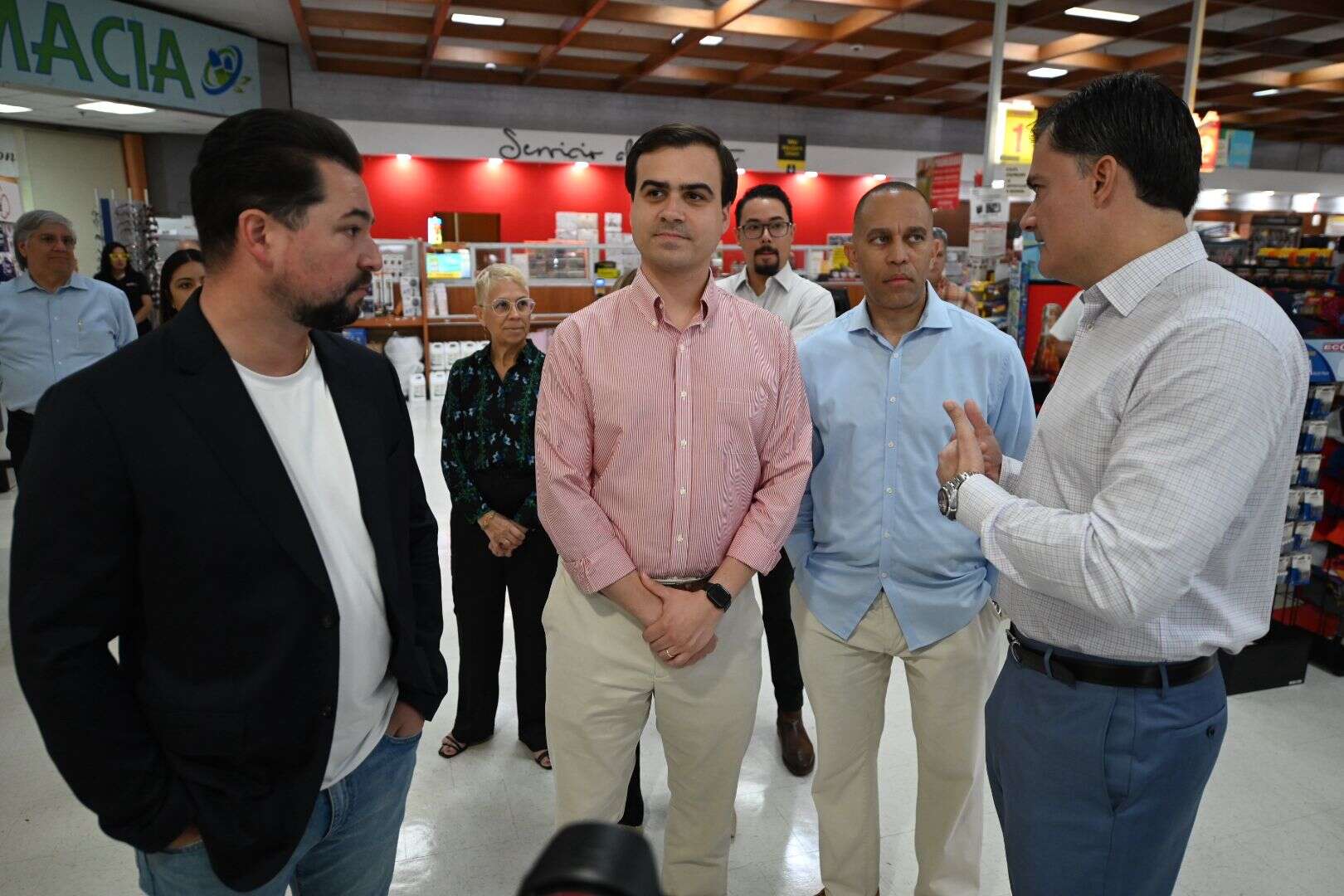 Comisionado Residente dialoga con líder demócrata sobre seguridad alimentaria