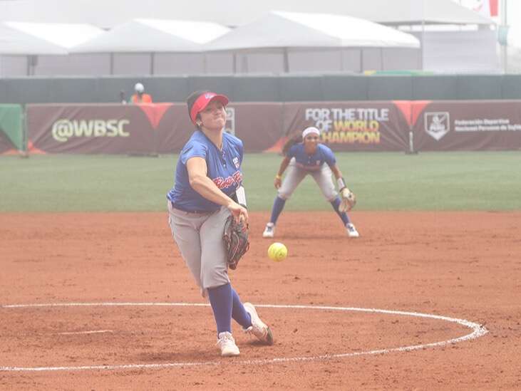 Bucher sobresale entre las lanzadoras del sóftbol femenino