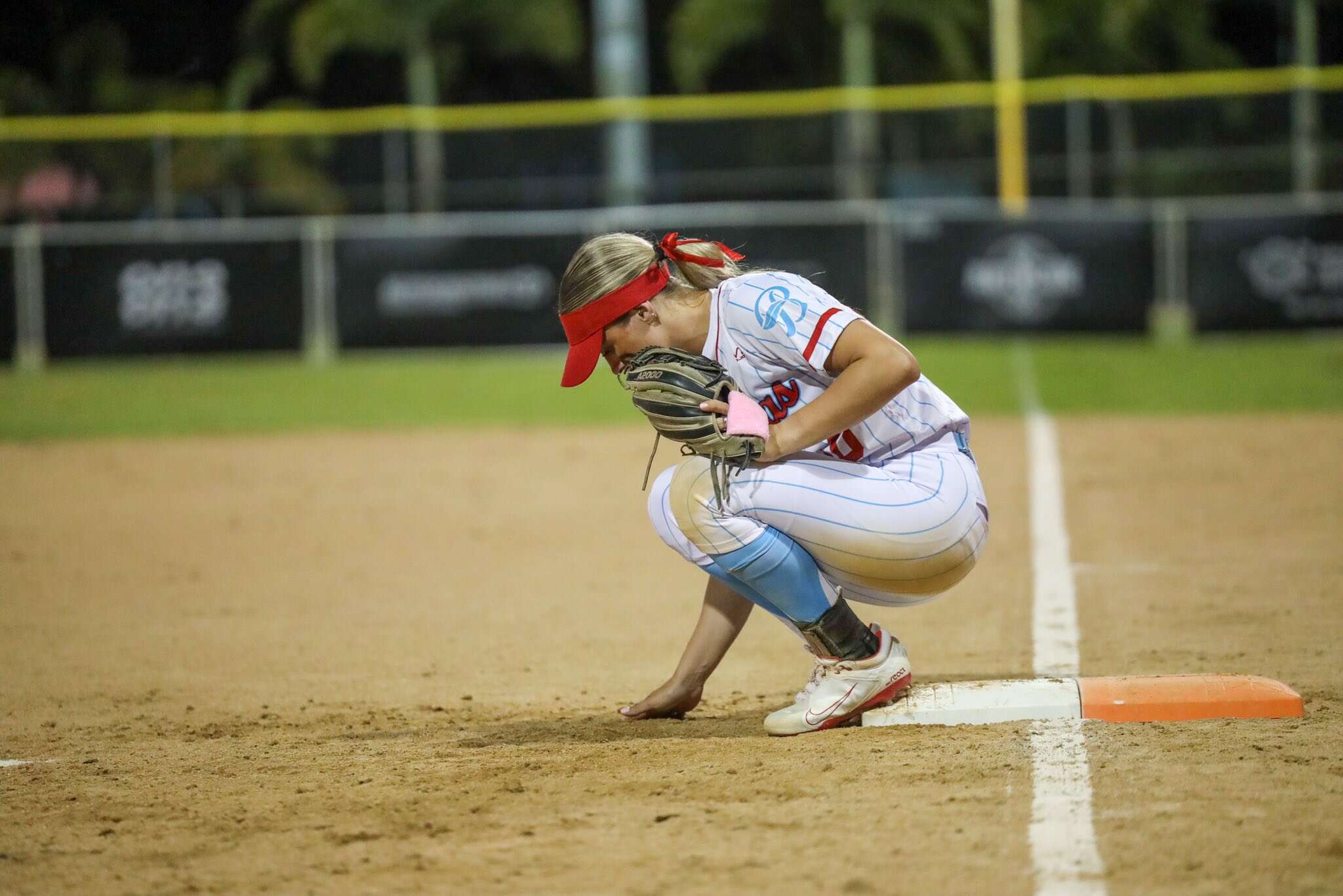 Terminan los invictos en el sóftbol femenino