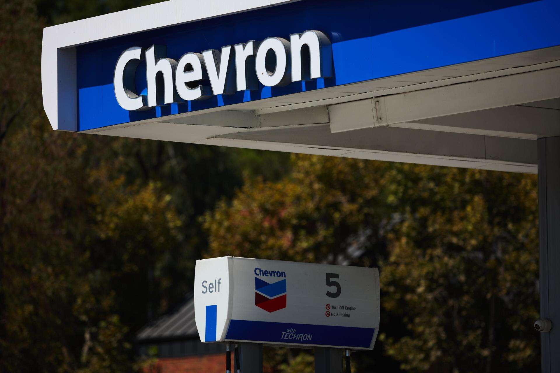 Estados Unidos permitirá la operación mínima de Chevron en Venezuela