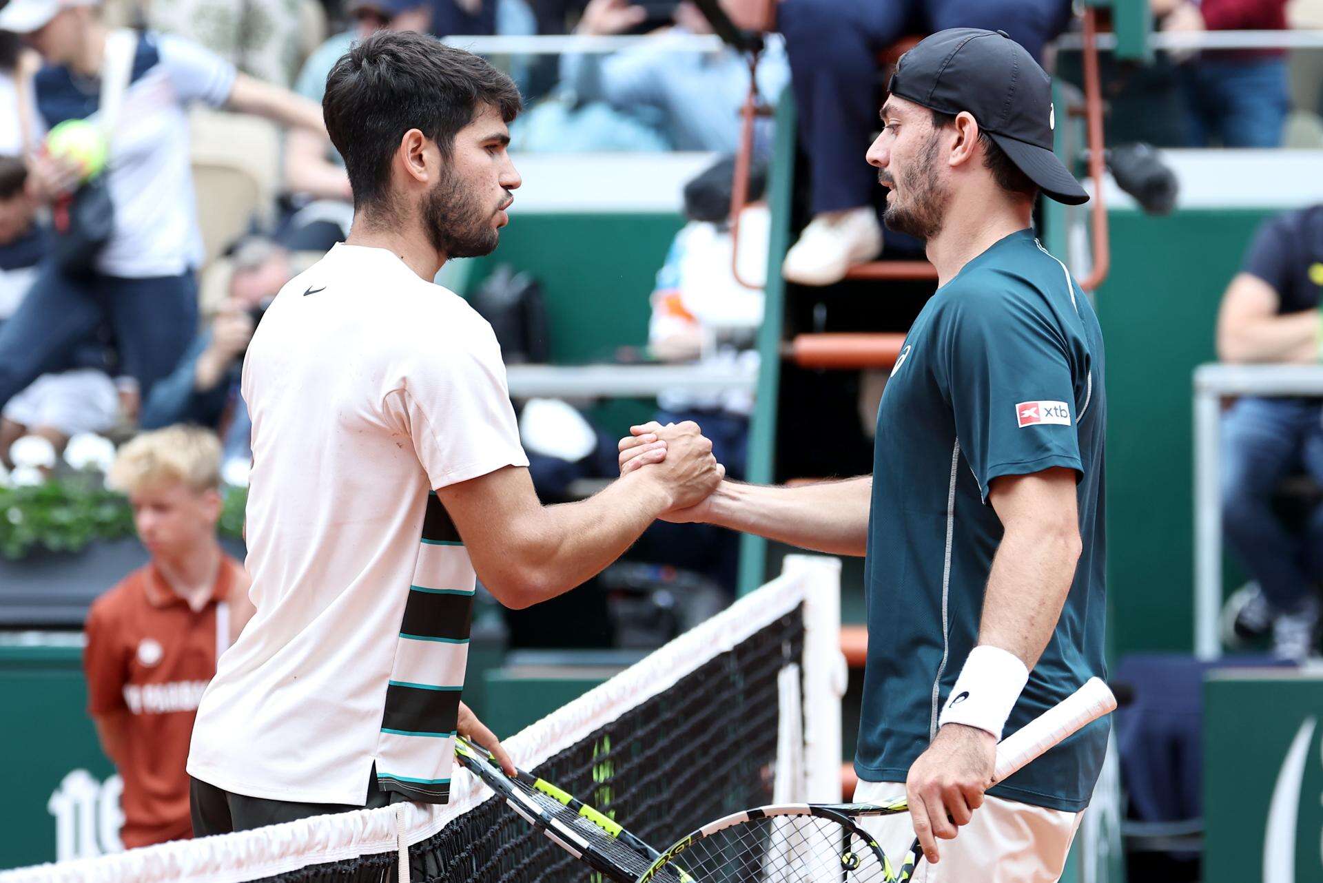 Alcaraz arranca con el pie derecho la defensa de su reinado en París