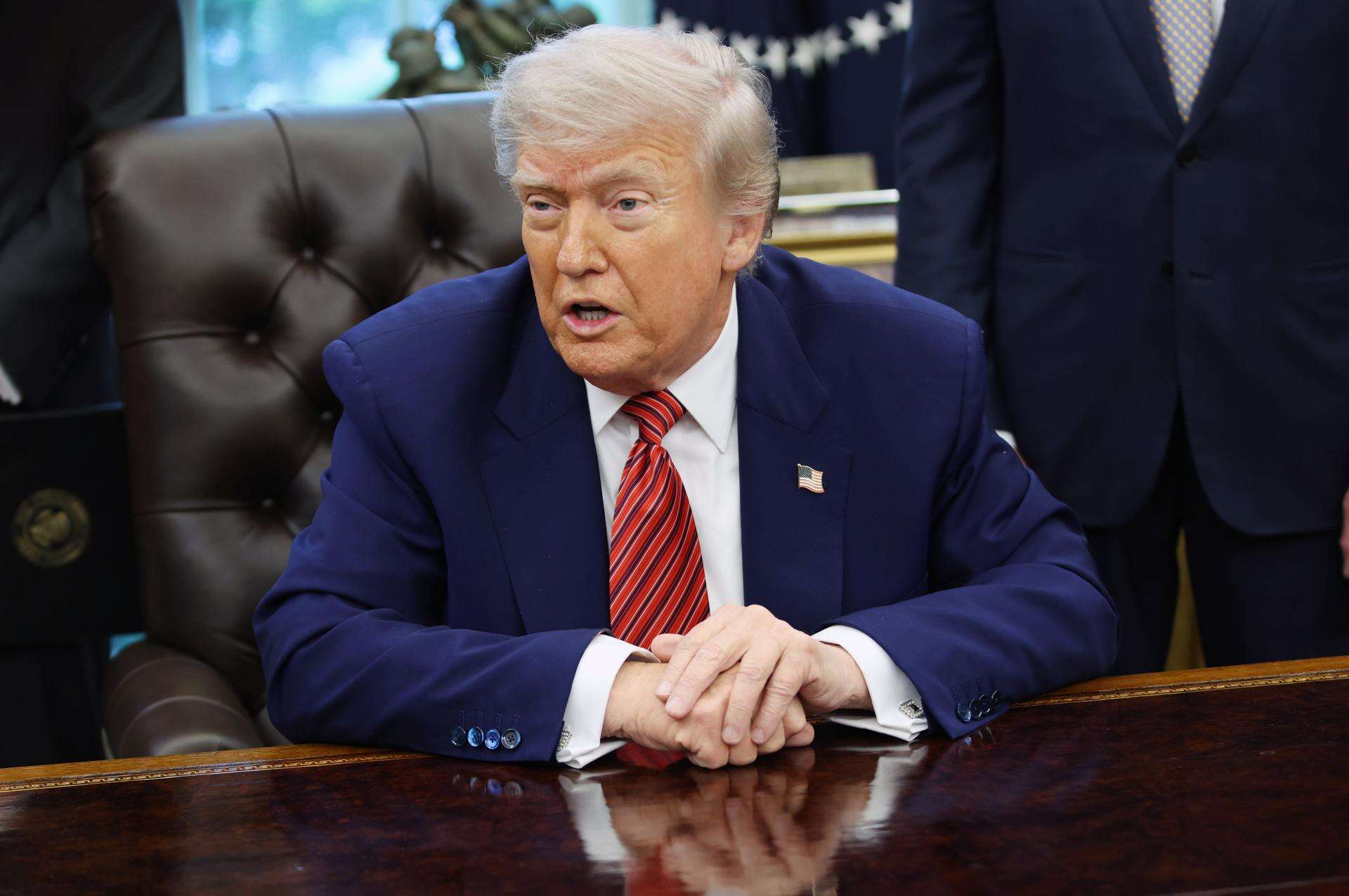 Trump critica a Putin por los últimos ataques contra Kiev y dice que medita sanciones