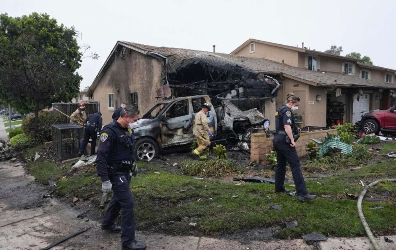 Dos muertos y ocho heridos al estrellarse una avioneta en San Diego