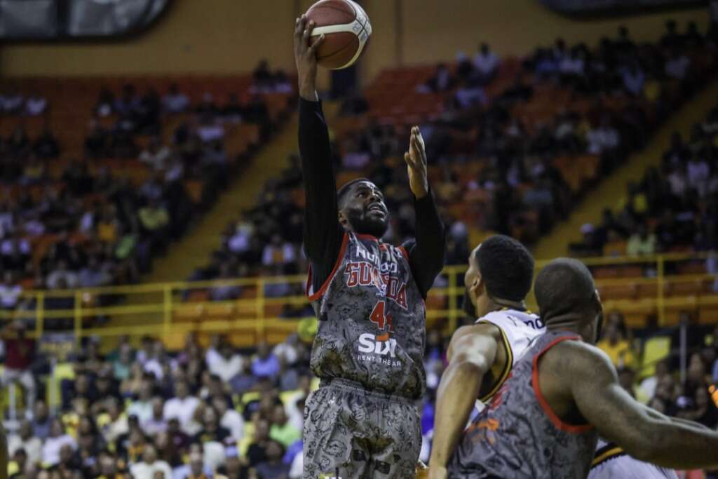 Piratas ganan en tiempo extra y Santeros defienden su casa