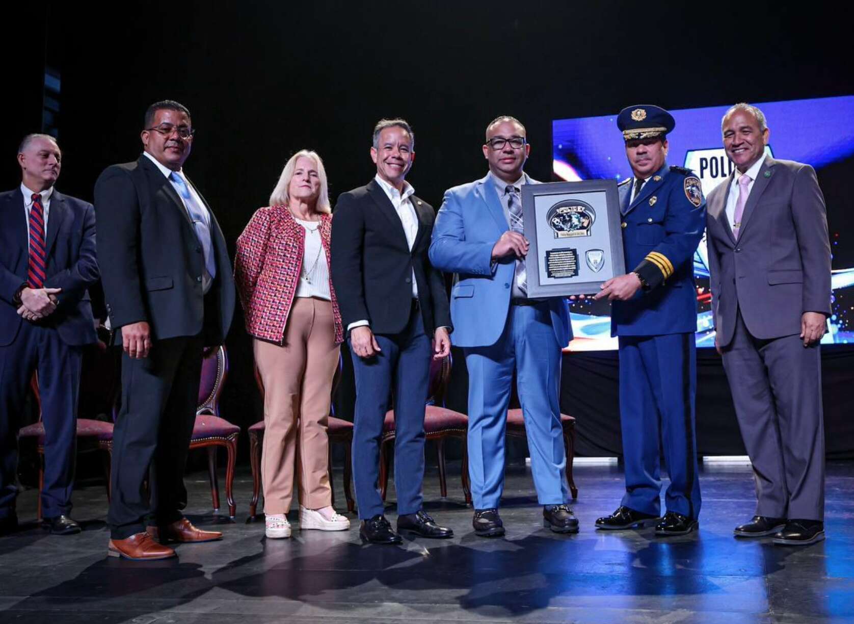 Alcalde de SJ exalta labor de los miembros de la Policía Municipal en ceremonia de valores 2025