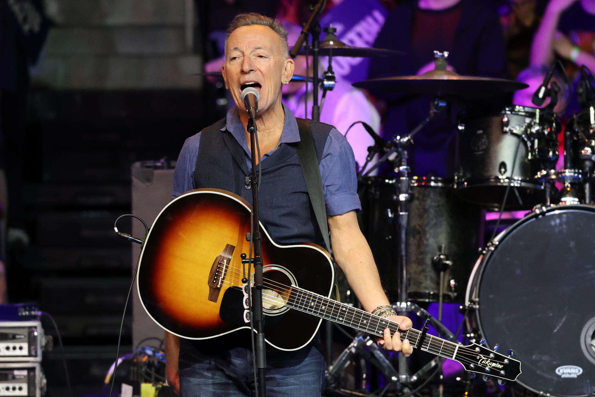 Springsteen lanza disco de su concierto reciente con críticas a Trump y escala la disputa