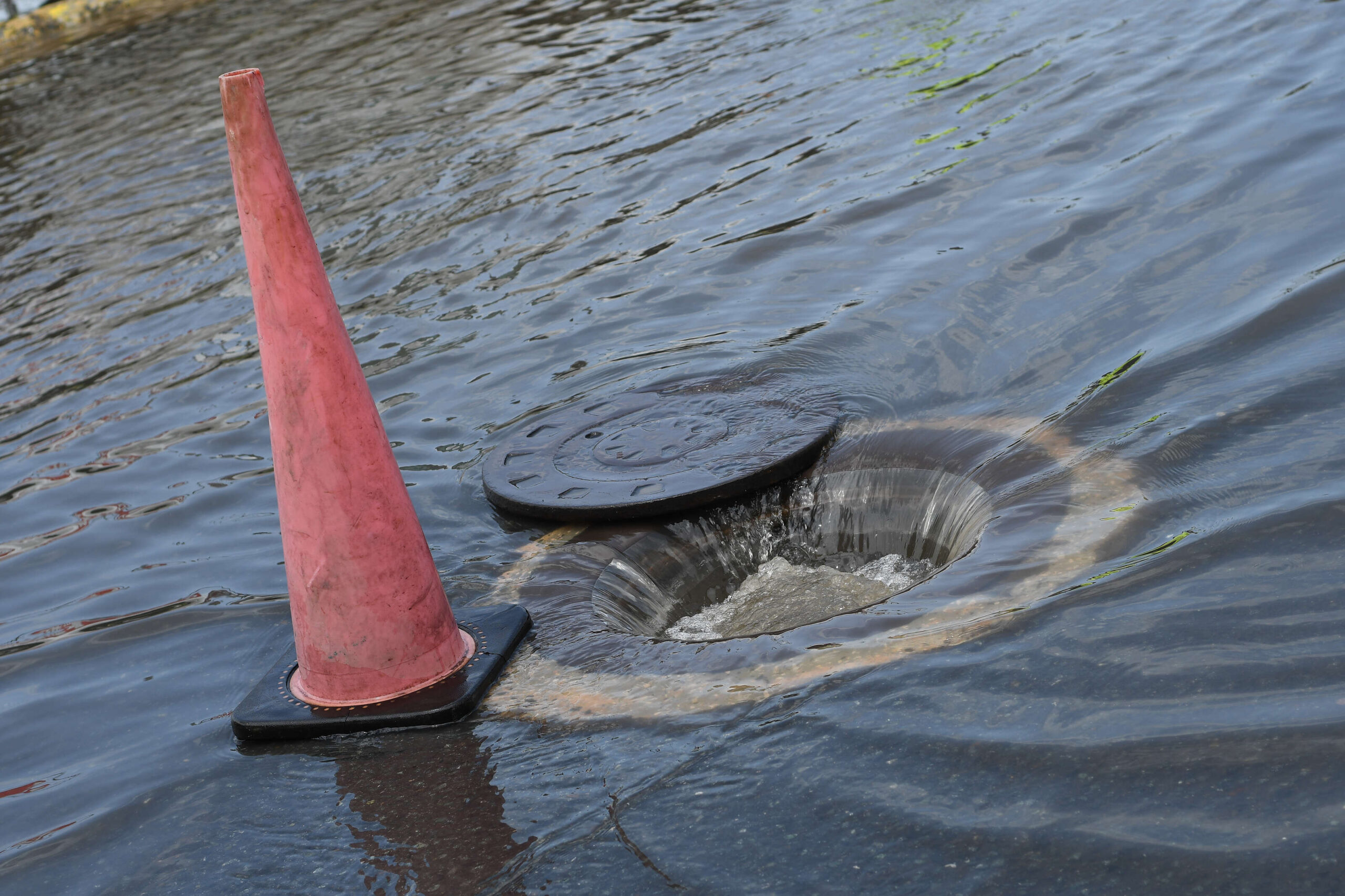 Persisten advertencias de inundaciones para la zona norte y oeste