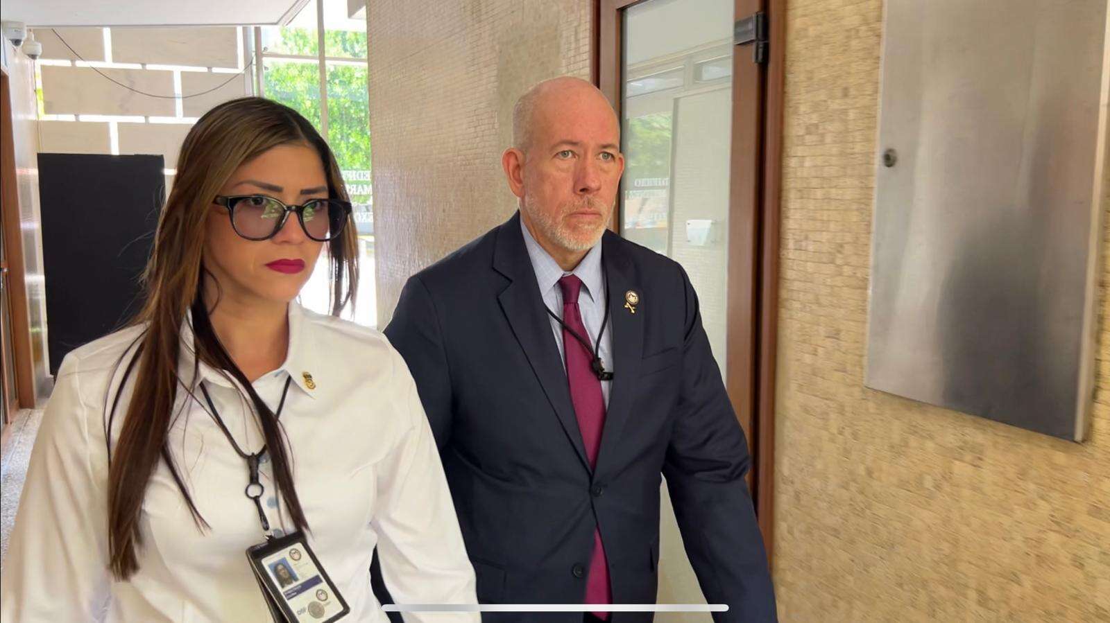 No se removerá a nadie del cargo hasta que se concluya la investigación, aseguró Garffer