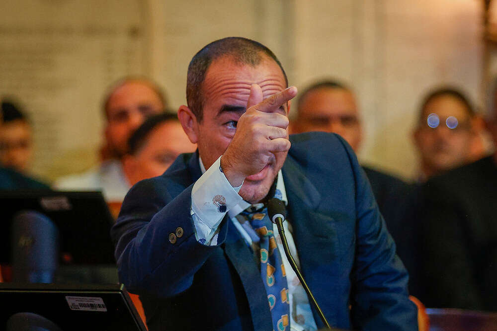 Eliezer Molina alerta al FBI sobre amenazas de persecución