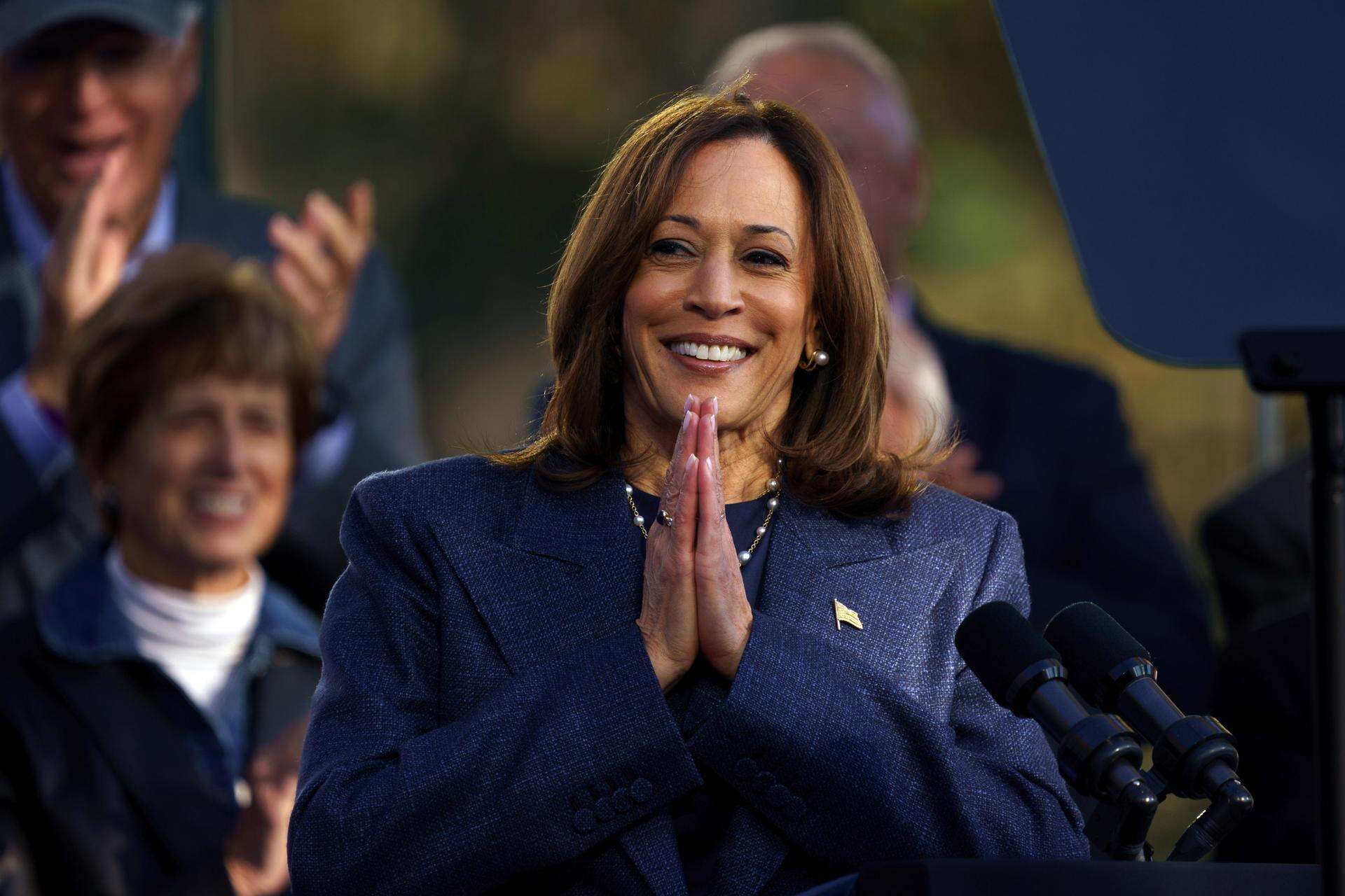 Kamala Harris está convencida de que Biden afrontará el cáncer con «fuerza y resiliencia»