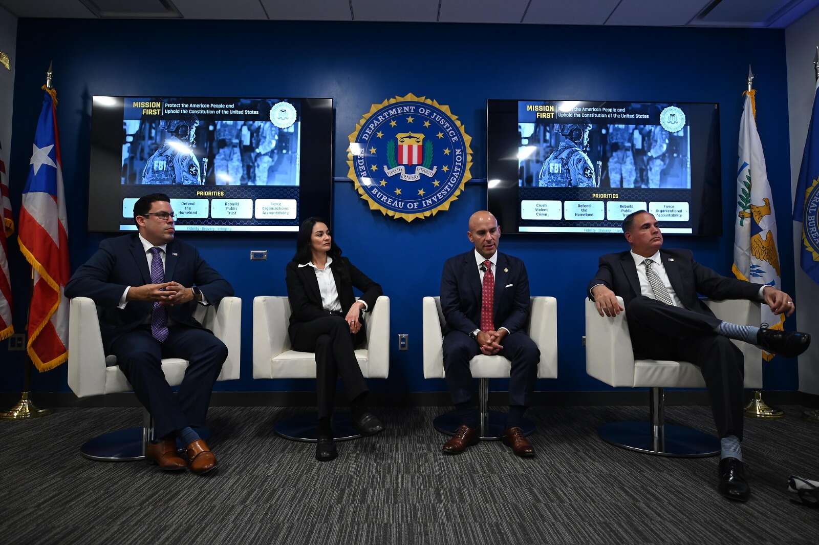 “Se que hay gran interés en el tema”, dice director FBI sobre la corrupción pública