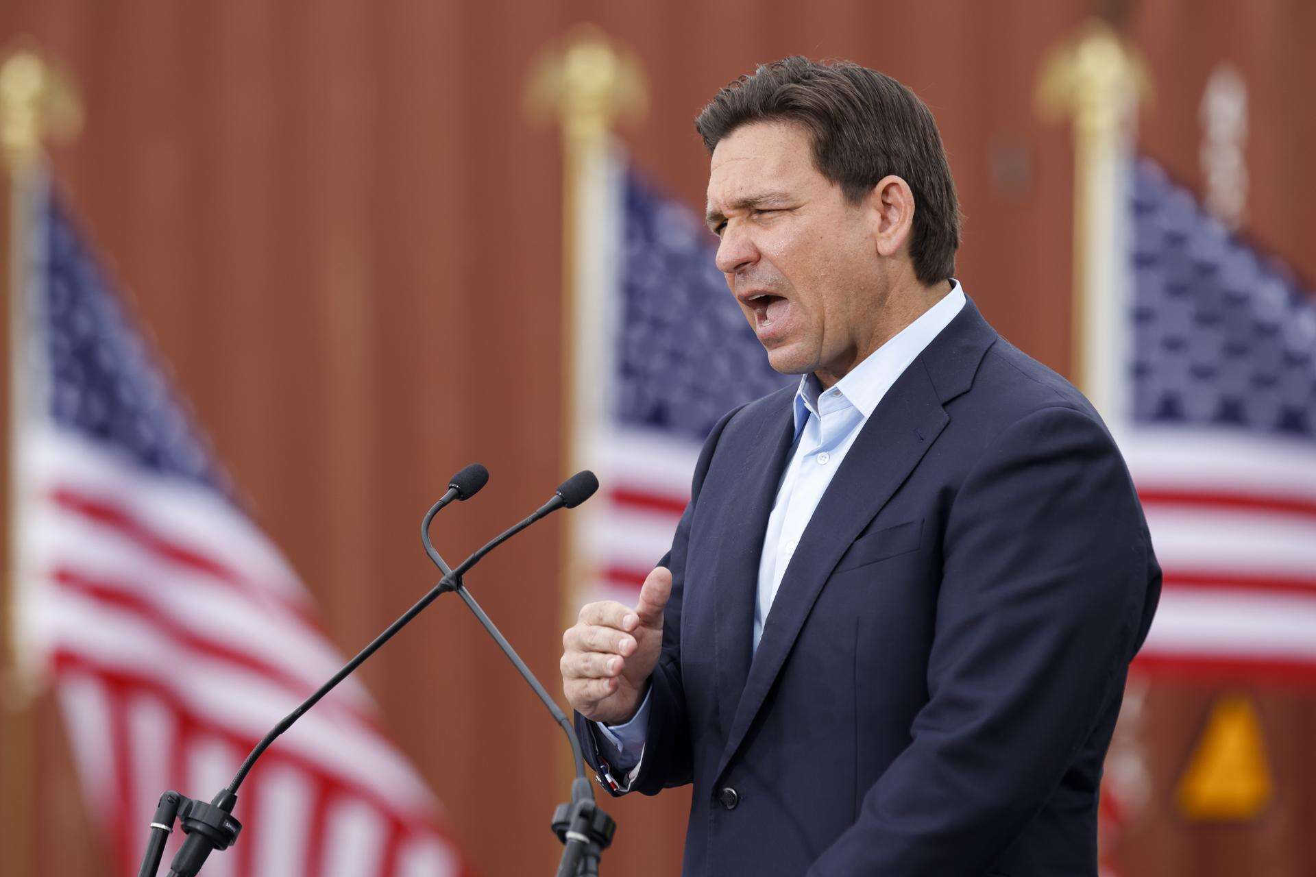 Arrestan a más de dos docenas de inmigrantes en una construcción en Florida