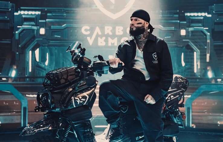 Farruko presenta su propia línea de motocicletas