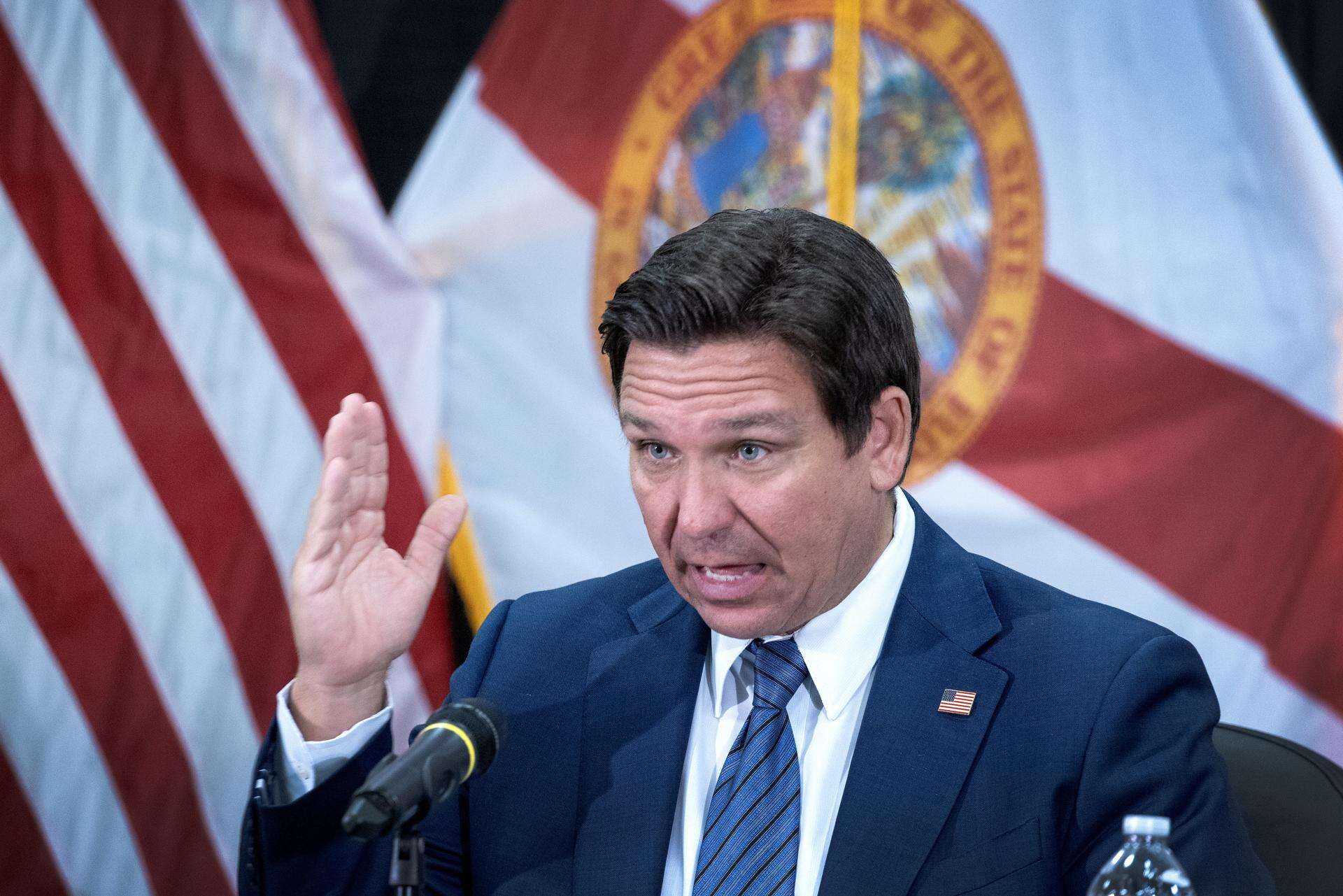 Gobernador de Florida anuncia incentivos fiscales para la compra de armas