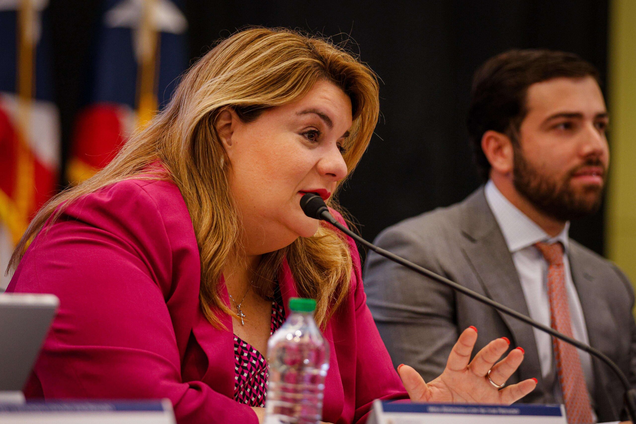 Gobernadora y sectores económicos discuten planes ante los aranceles