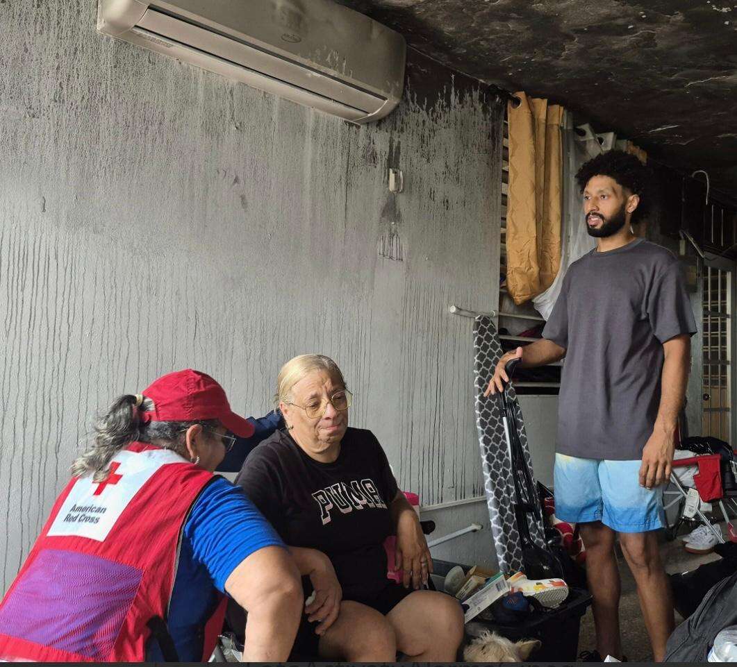 Cruz Roja Americana instala sobre 430 detectores de humo en comunidad de Toa Alta