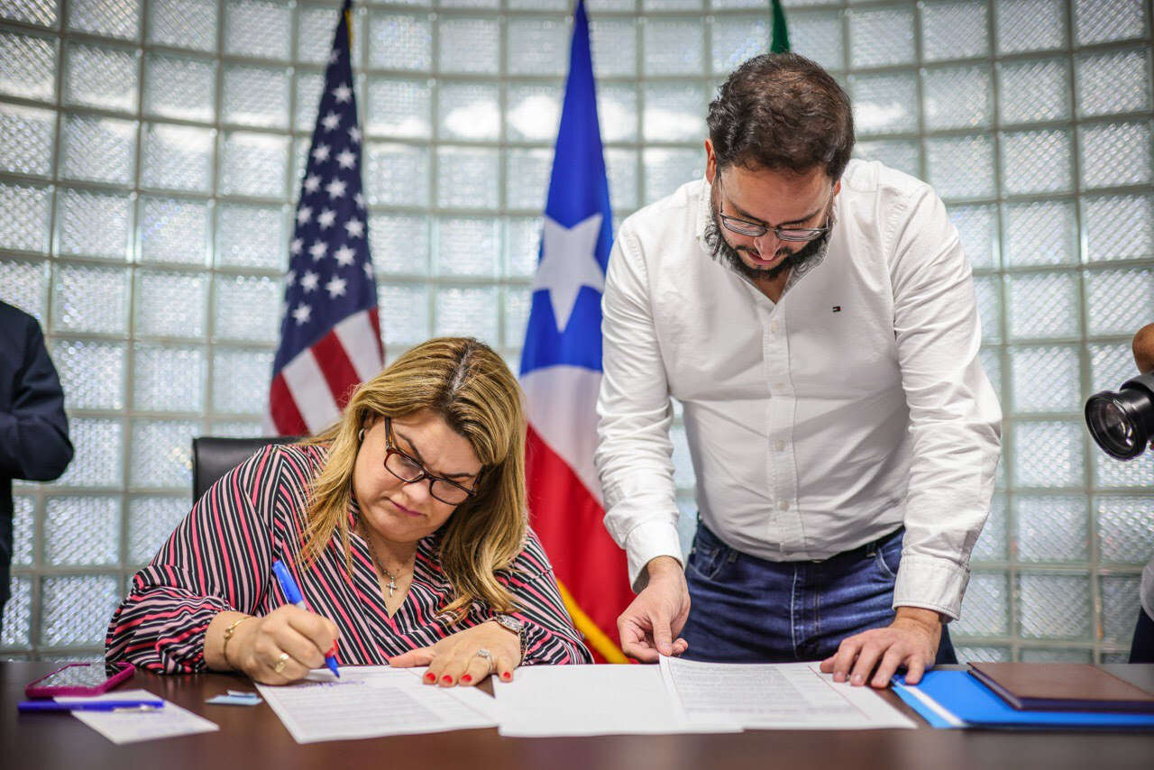 Gobernadora firma declaración de emergencia