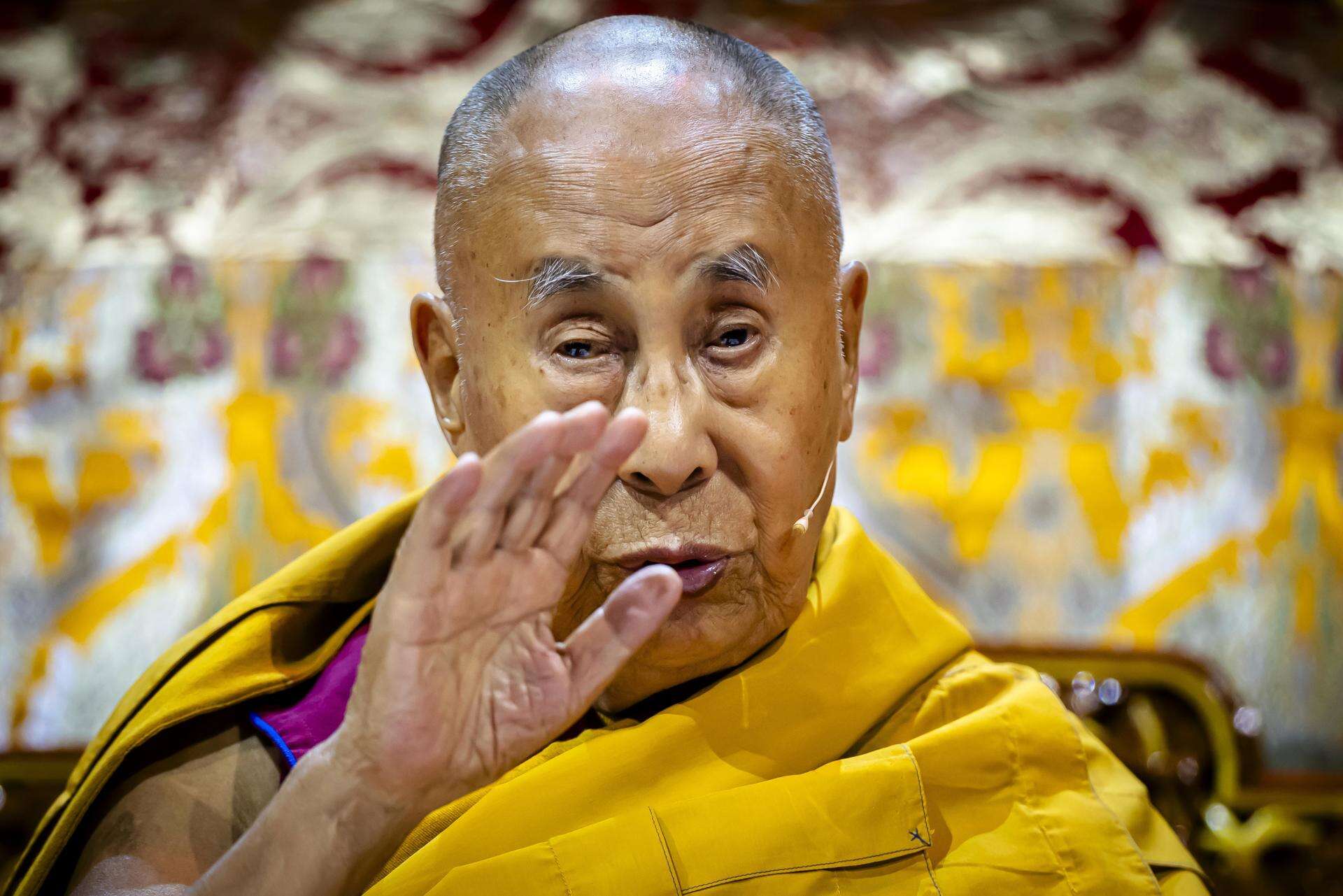 El dalái lama da una señal clave sobre su sucesión en vísperas de su cumpleaños número 90