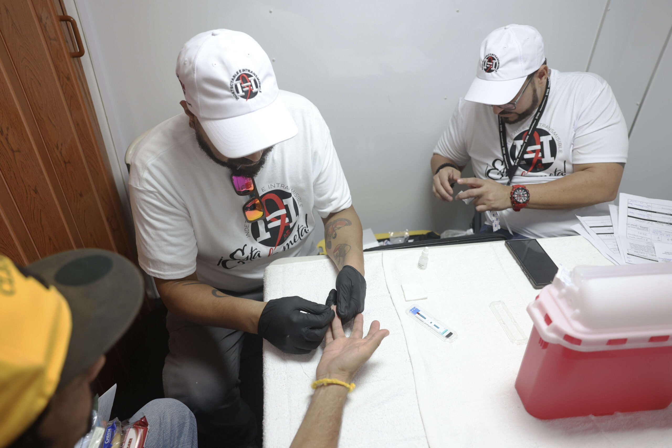 Decenas de personas acuden al llamado para hacerse la prueba de VIH