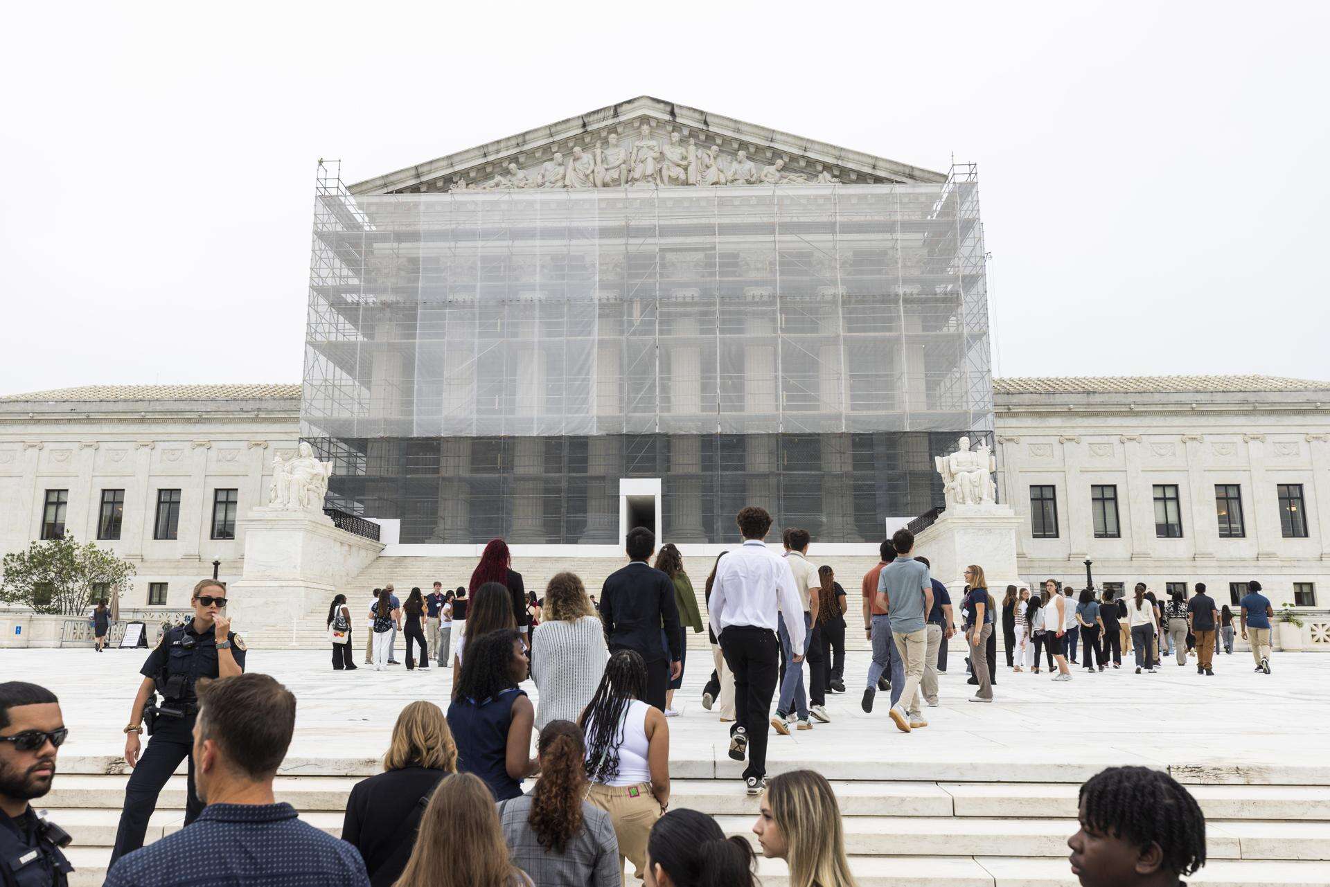 Supremo favorece a Trump contra el veto a su orden para limitar la ciudadanía