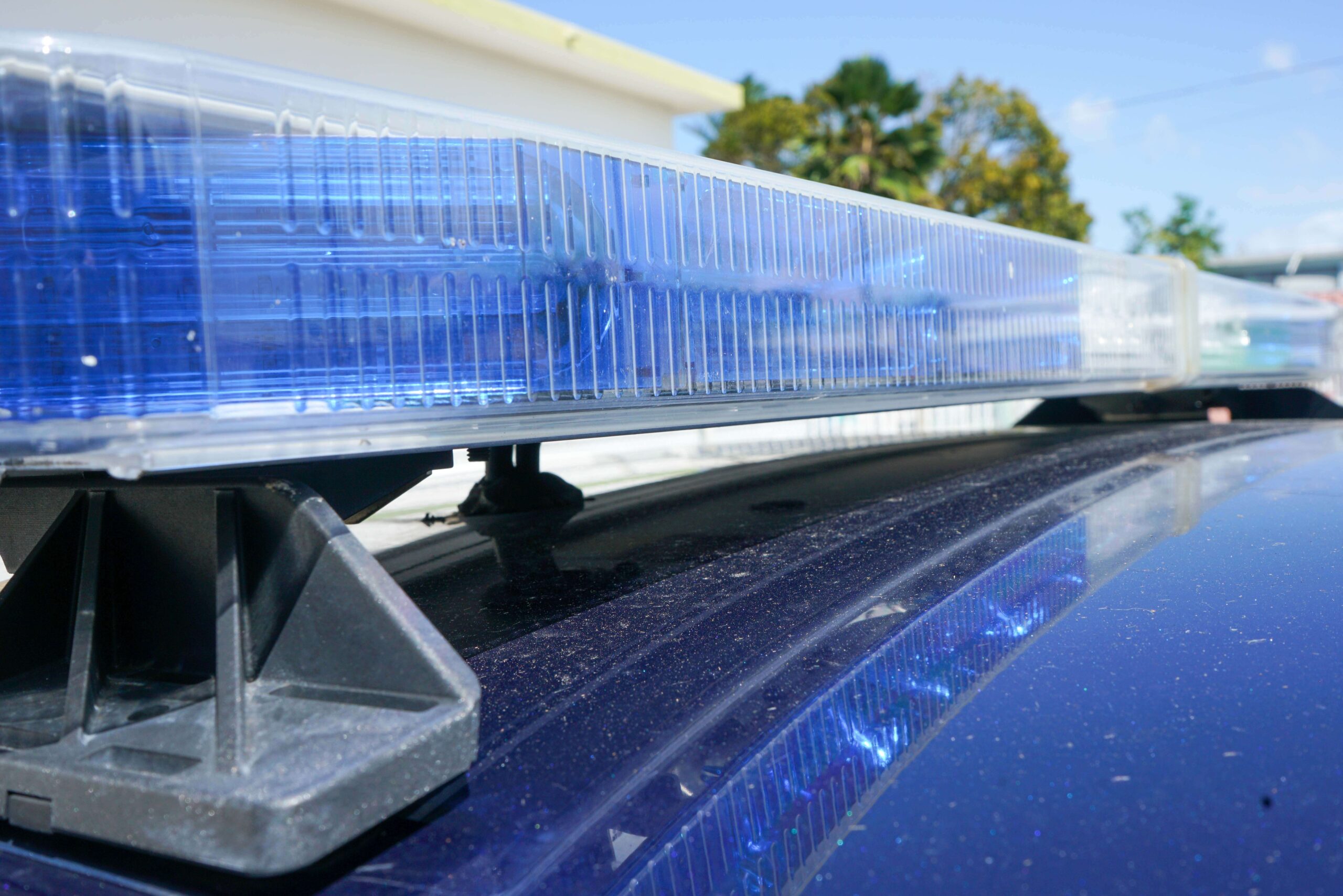 Motorista muere al chocar y atropellar a cuatro personas