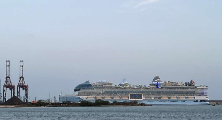 El crucero Icon of the Seas regresa al puerto de Ponce por emergencia médica