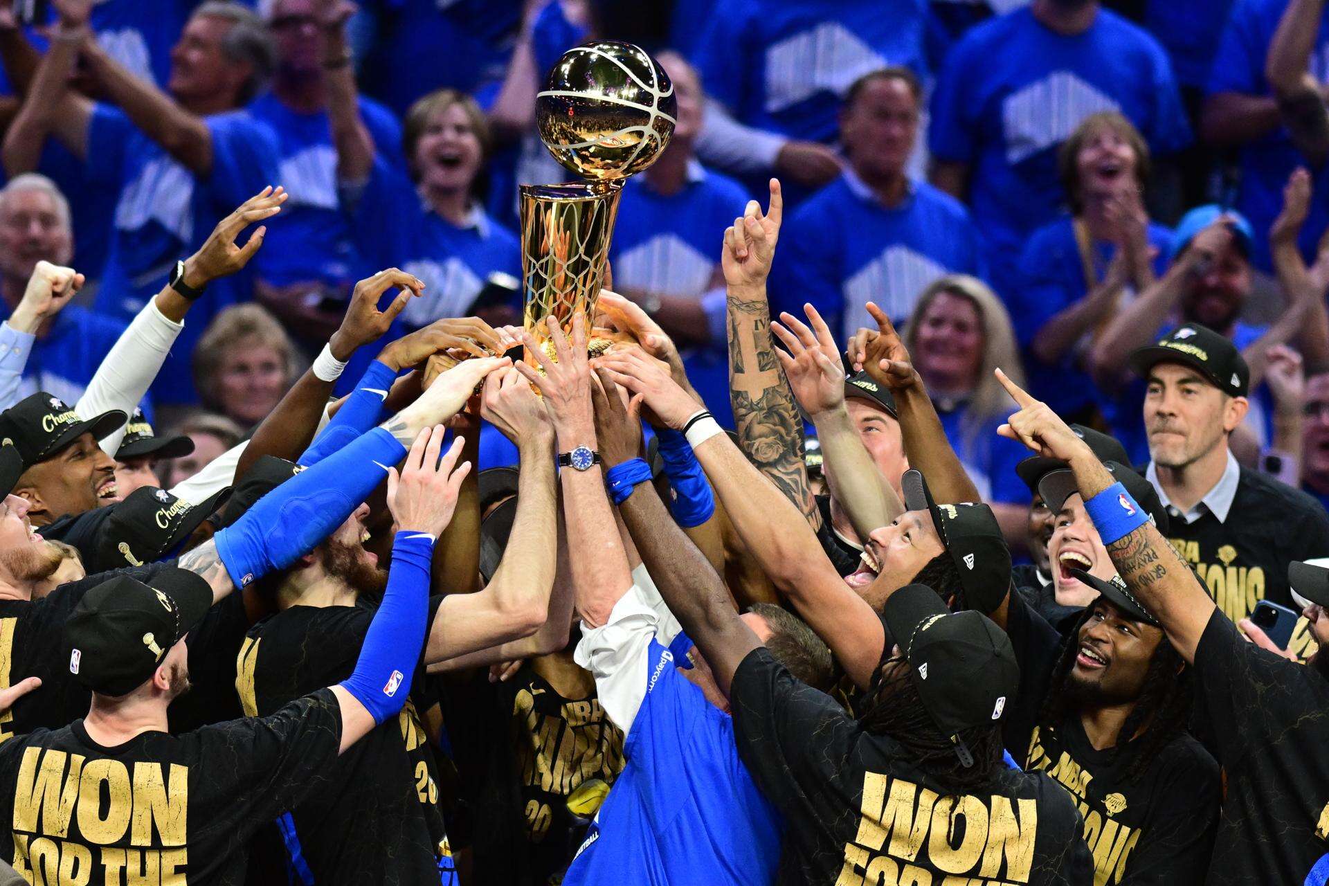 De fiesta el Thunder tras conquistar su primer título en la NBA