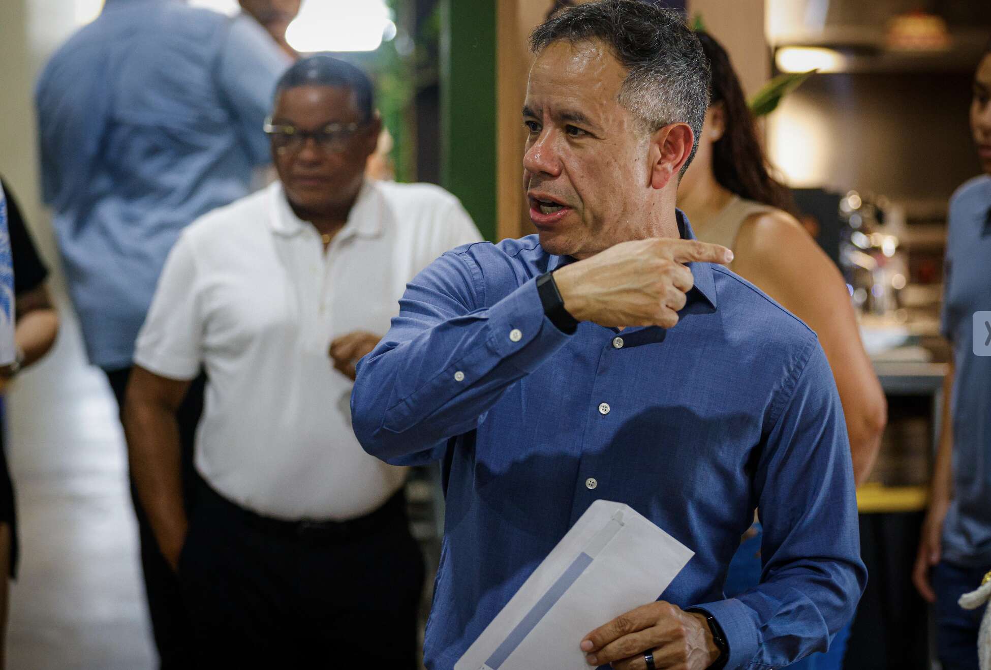 Romero anuncia apoyo económico a comerciantes de La Placita y se prepara para la Noche de San Juan