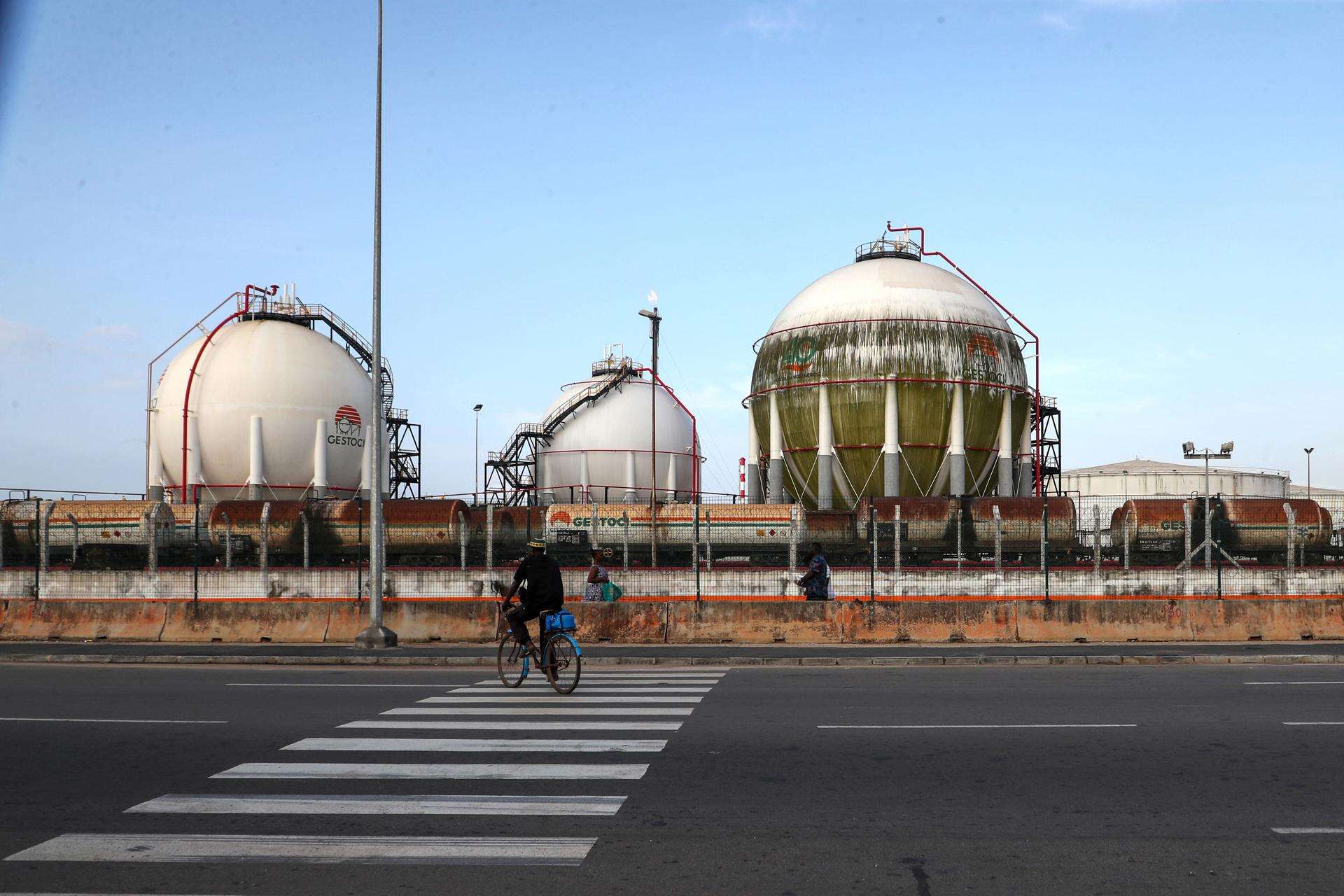 Parlamento iraní pide el cierre del estrecho de Ormuz