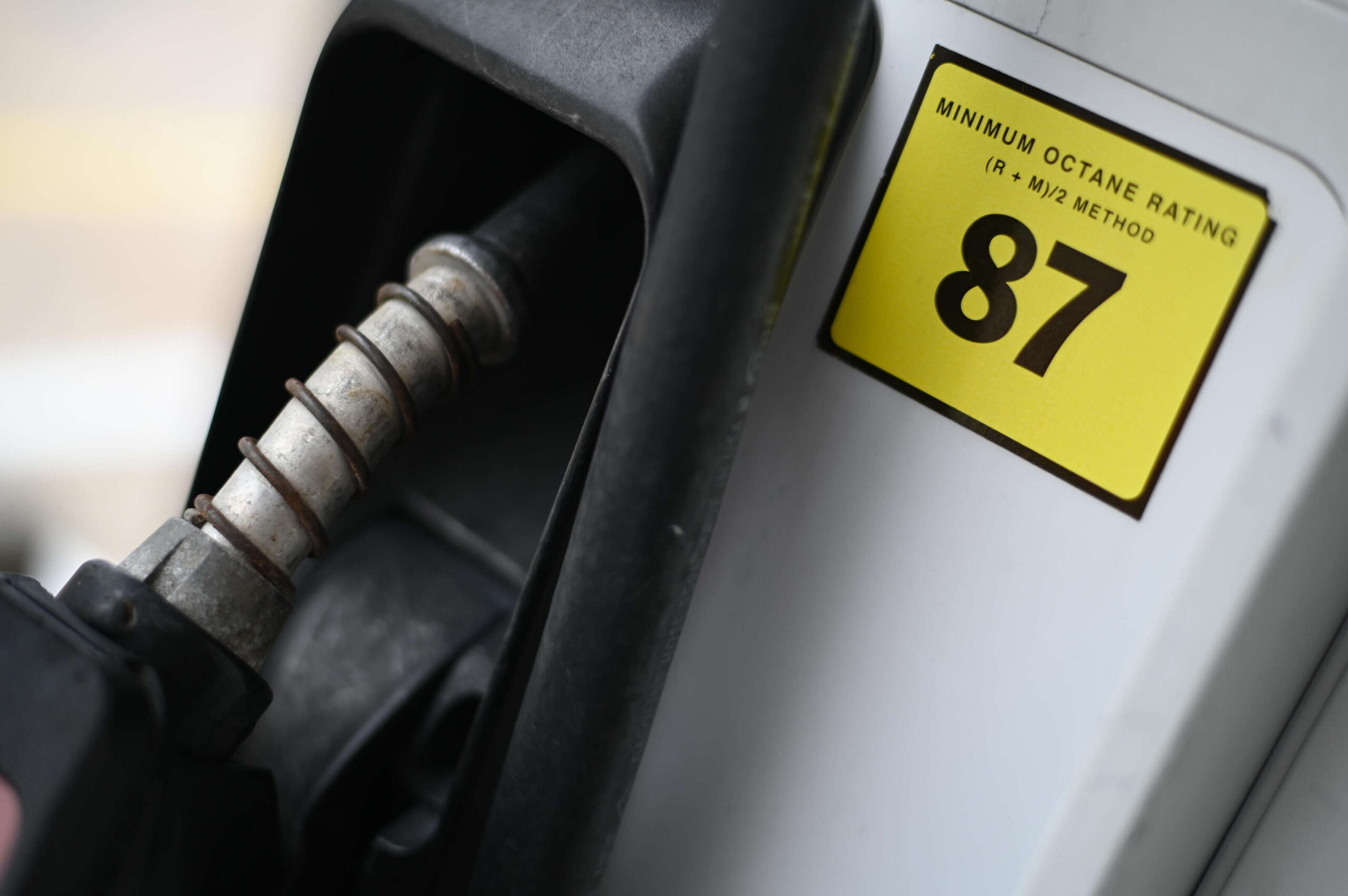 El precio del litro de gasolina debe rozar el dólar antes del viernes