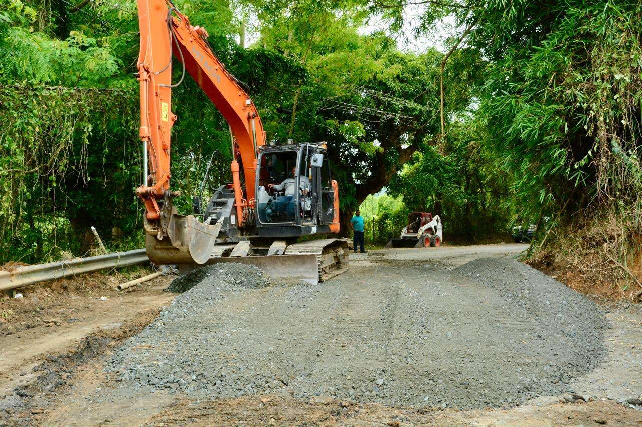 Completan reparación de tubería que dejó a múltiples comunidades sin agua