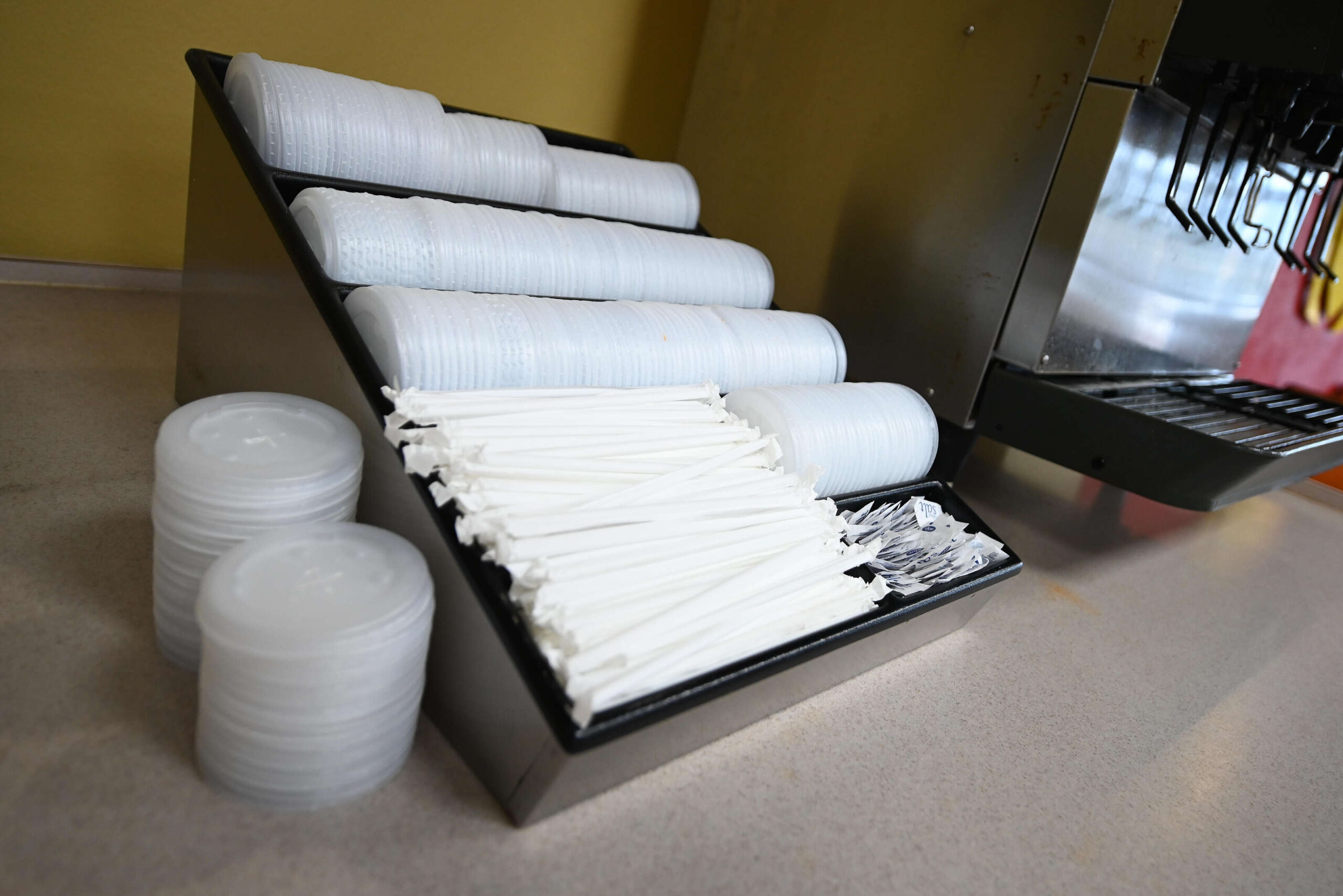 DACO extiende moratoria sobre uso de plásticos de un solo uso