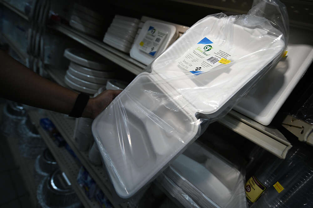 Detienen las multas y la prohibición de plásticos de un solo uso hasta el 2027