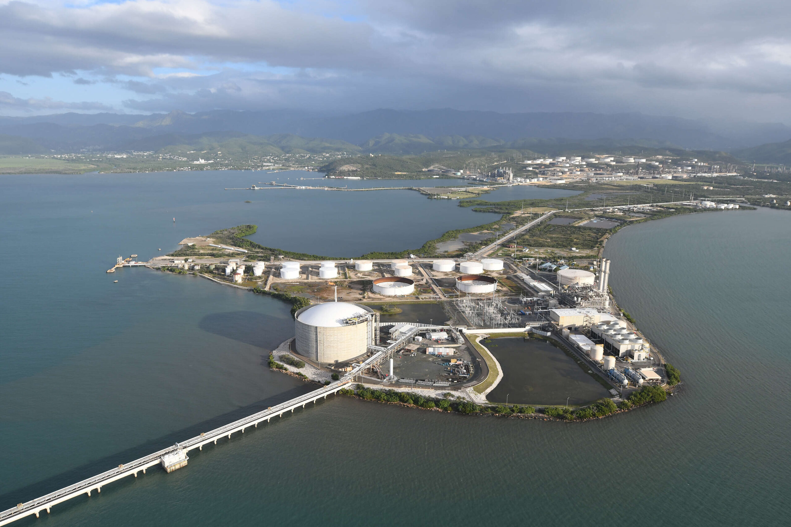 Falla en unidad #1 en EcoEléctrica provoca problemas en el servicio de energía