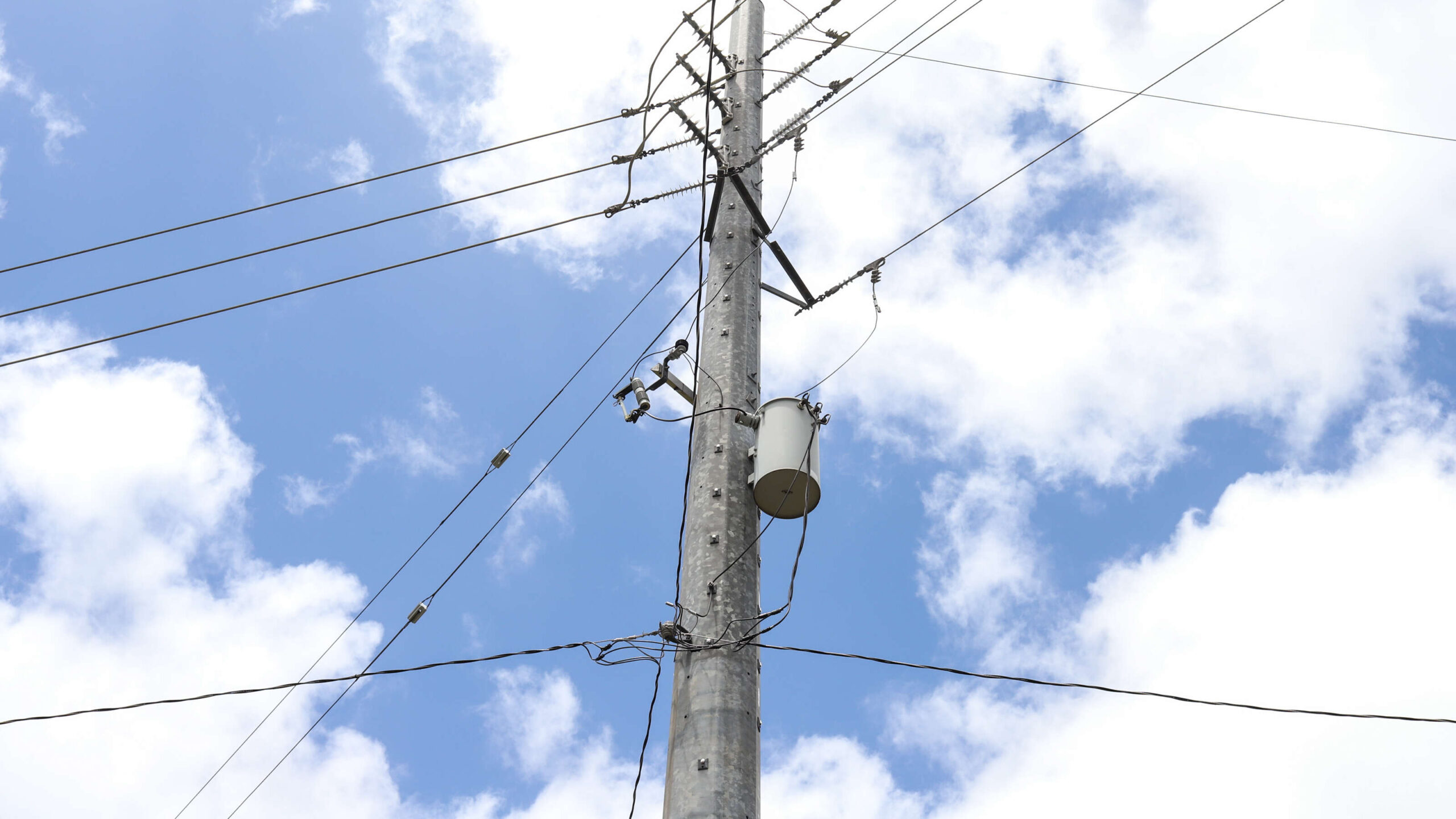 Tarifa de luz en Puerto Rico está 90.5% por encima del promedio en áreas urbanas de Estados Unidos
