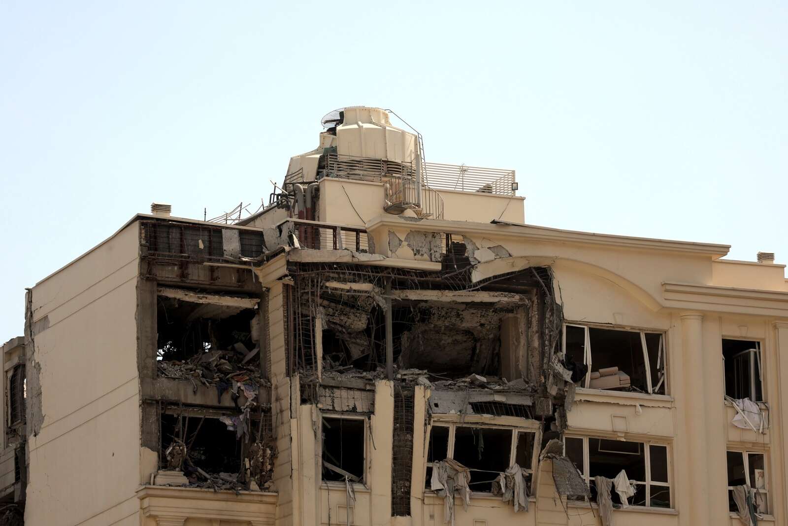 Más de 70 muertos y 300 heridos en los ataques israelíes en Irán, según medios