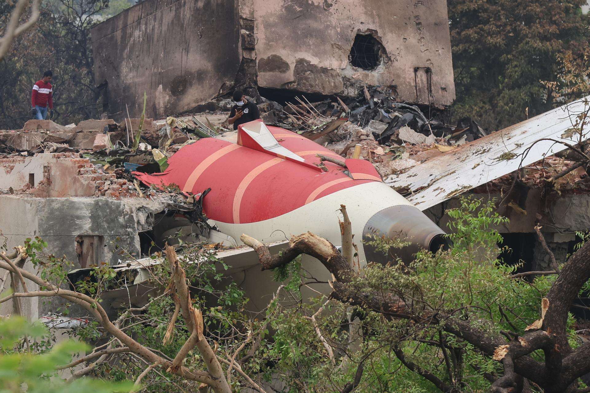 Encuentran una caja negra del vuelo de Air India que estrelló