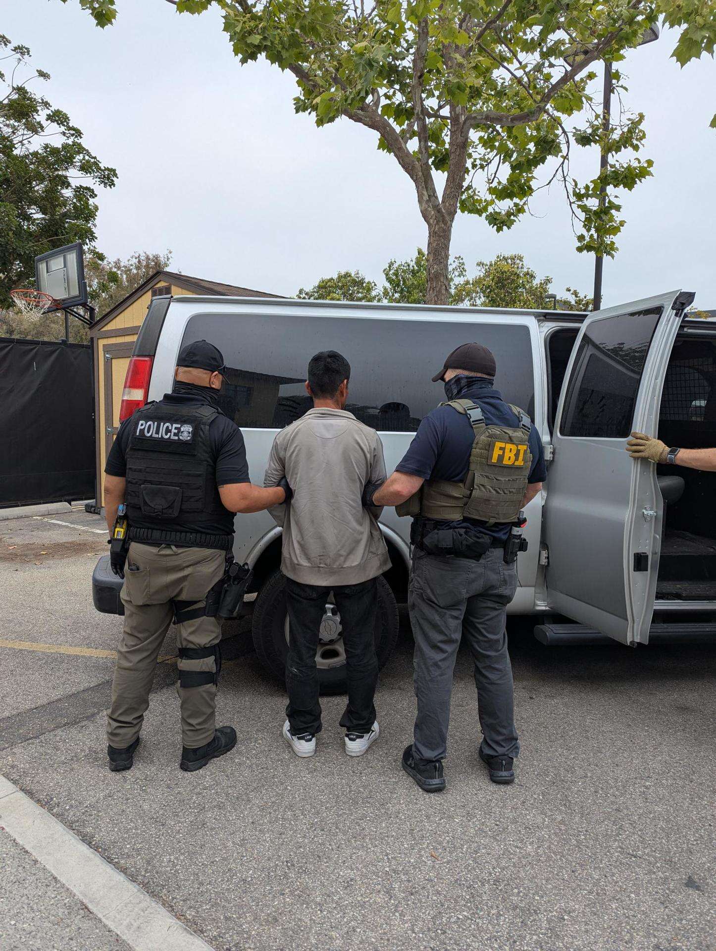 Agentes de ICE ya llegan con sus redadas hasta las granjas agrícolas cerca de Los Ángeles