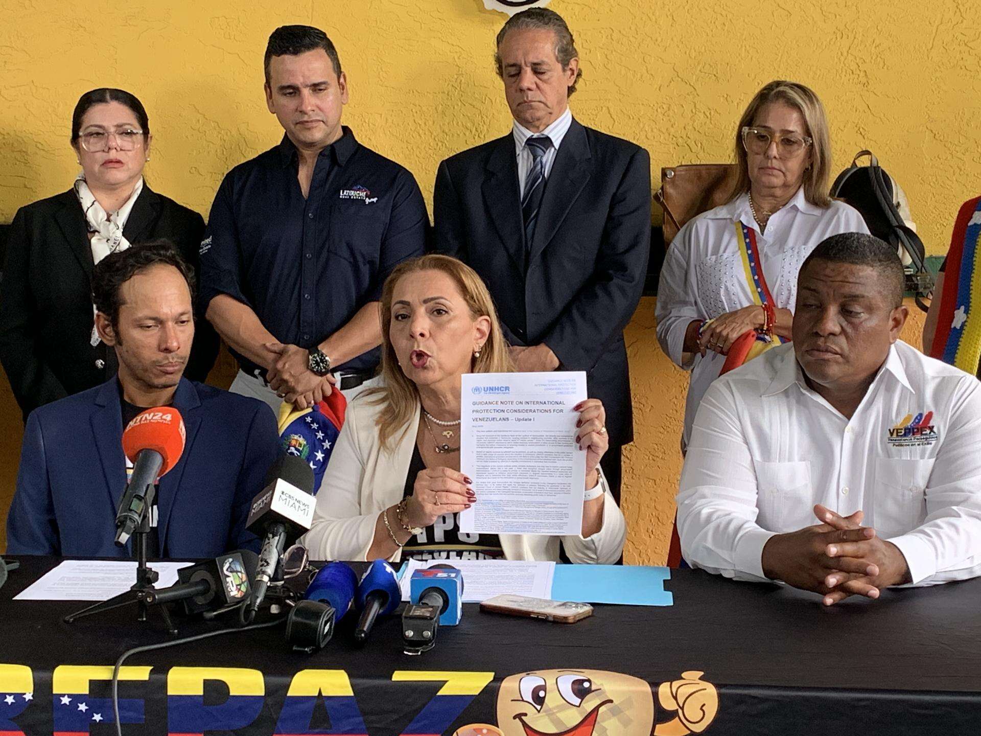 Venezolanos denuncian estar entre la espada y la pared por la adversidad migratoria que enfrentan