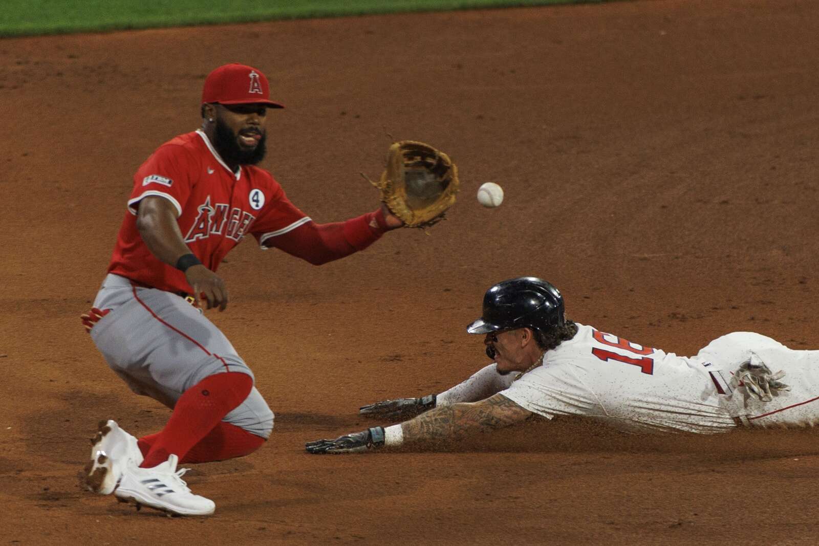 Carpenter, con sus tres jonrones, mantiene a Detroit con el mejor récord en MLB