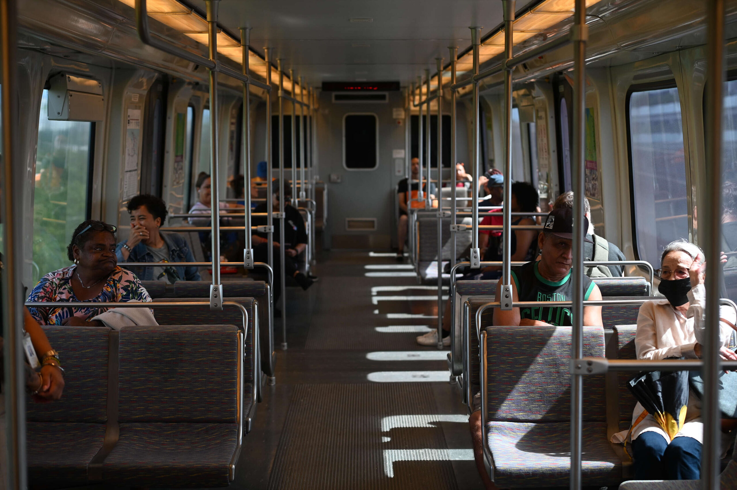 Guaguas sustitutas al Tren Urbano fallan como opción viable, segura y confiable