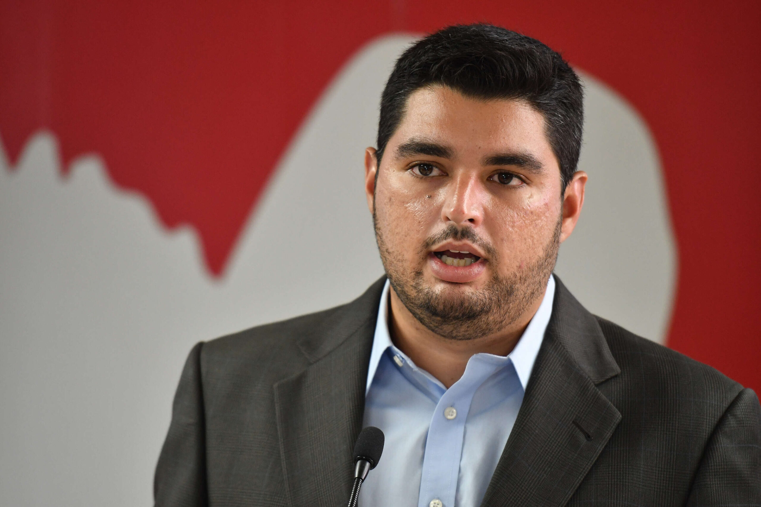 El PPD acusa a González de impulsar un impuesto a placas solares con su proyecto contributivo