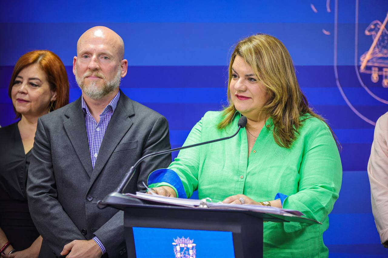 Gobernadora desconoce de proyecto que añadiría un impuesto a celulares