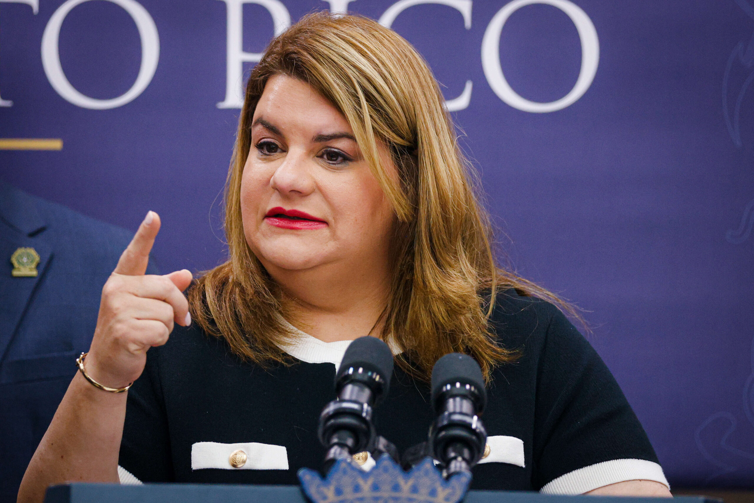 “Nosotros vamos a proteger las pensiones de nuestros empleados”, asegura la gobernadora