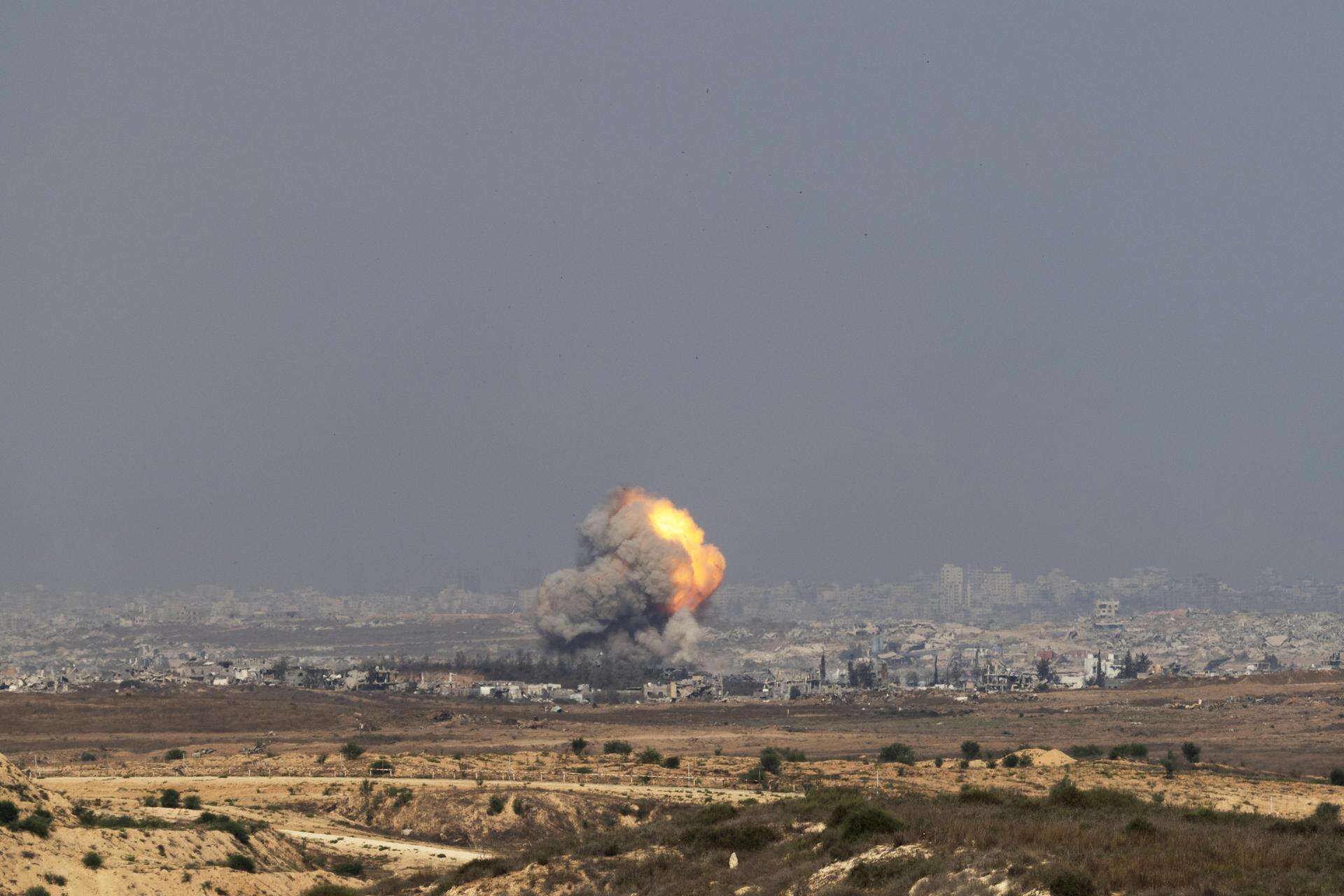 Israel mata a 22 gazatíes, entre ellos, 10 niños que aguardaban el reparto de alimentos