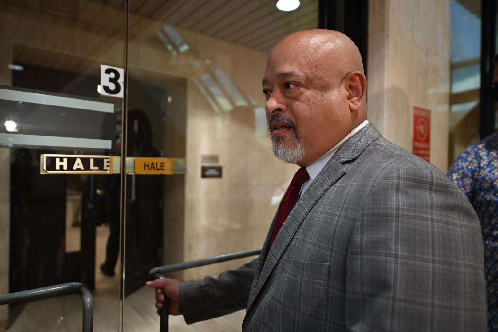 Tribunal rebaja fianza del hombre que mató al agresor de su hija