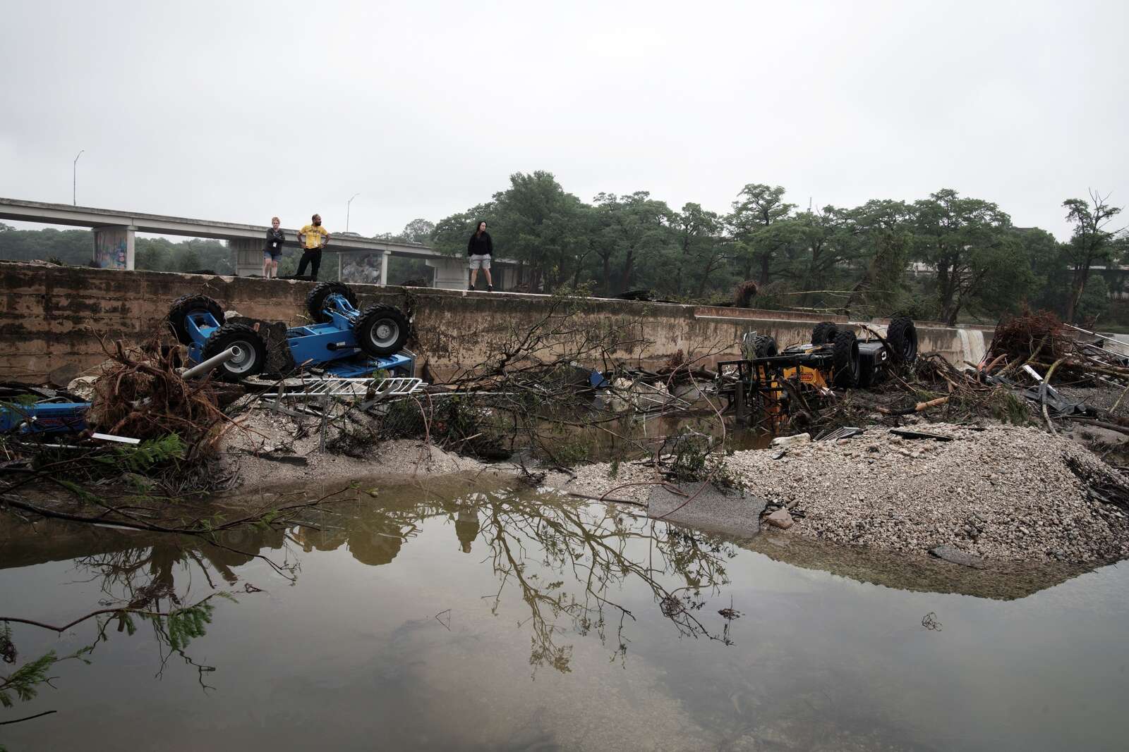 Aumentan a 27 las personas fallecidas por las inundaciones en el centro-sur de Texas