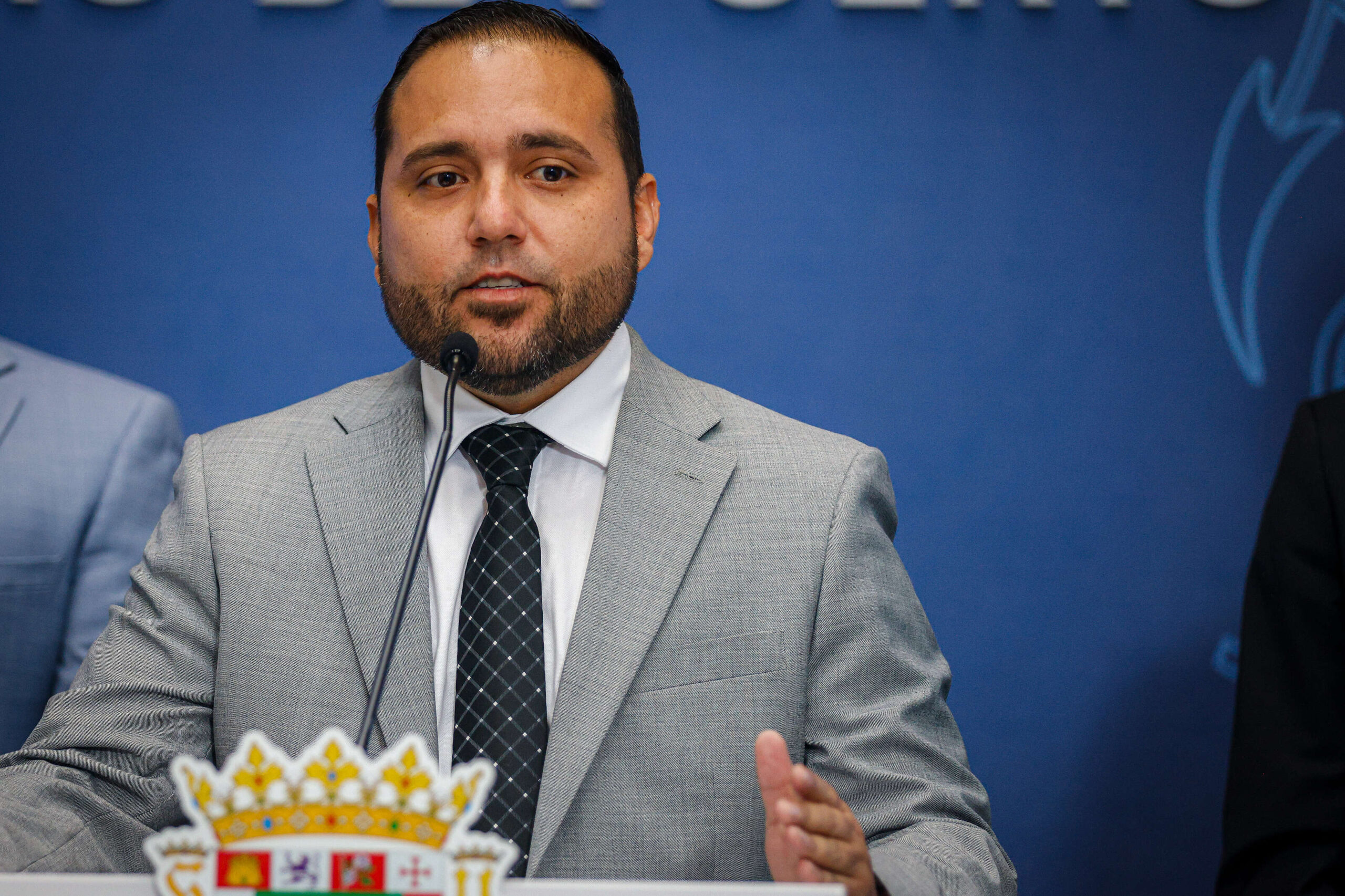 Reservan $300 millones ante posibles recortes federales, según director de OGP