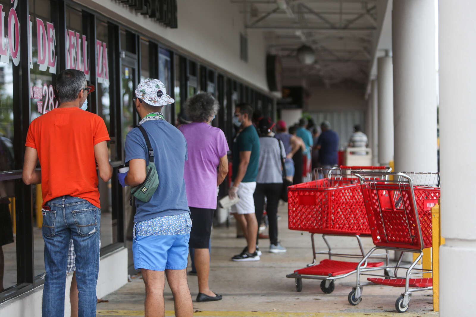 Estudio MIDA: gasto en alimentos baja 5% y 31% de consumidores dice estar peor económicamente