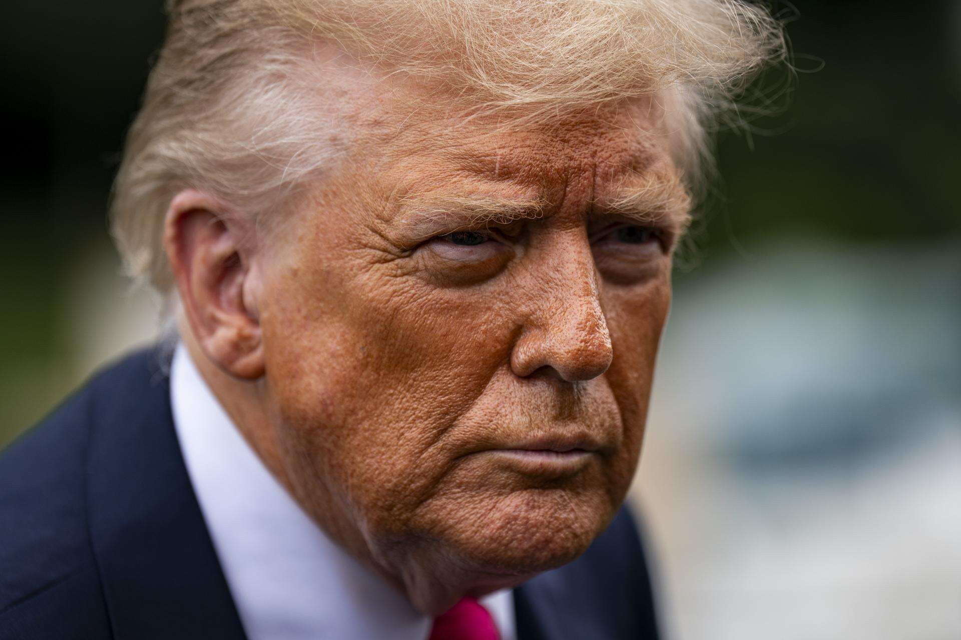 Trump pierde apoyo de votantes sobre su manejo de la inmigración con solo 40% a su favor